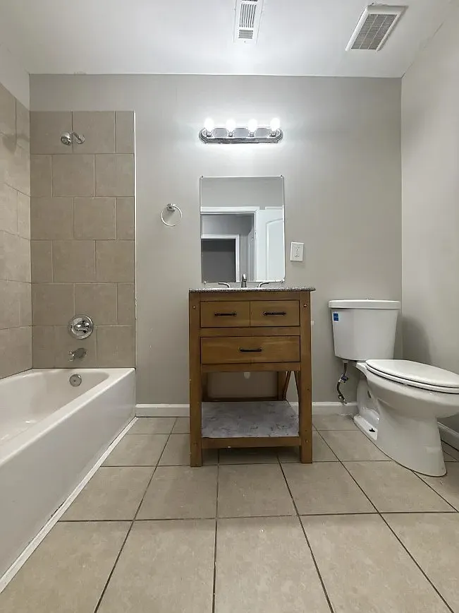 4 bed, 2.5 bath, 1800 sqft, $1,995 — Photo 4