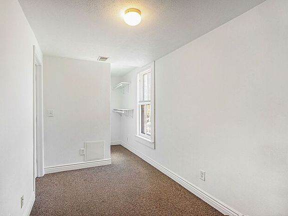 5th image of 323 Woodward Ave APT 3