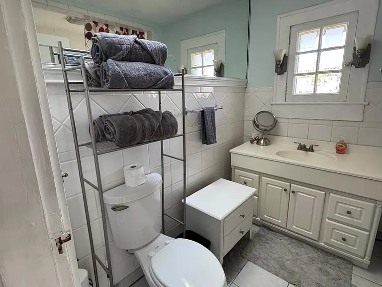 4253 Rookwood Ave — Photo 9