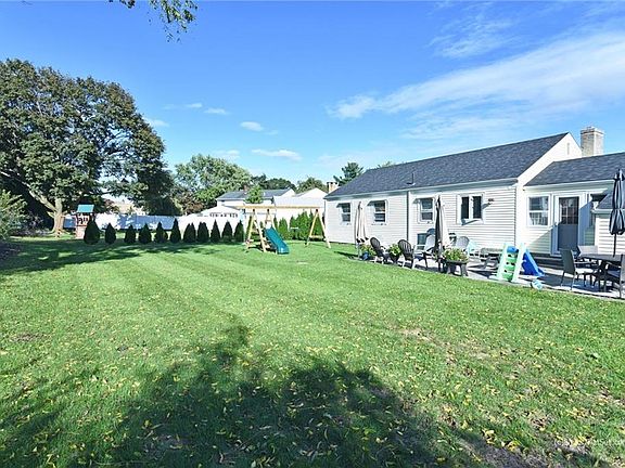 5th image of 284 Poplar Dr