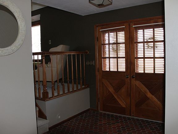 Spacious and inviting foyer