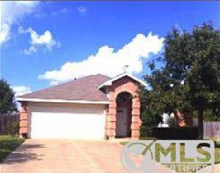 Located in a Cul de sac 
The neighbors are the Best and keep their lawns immaculate