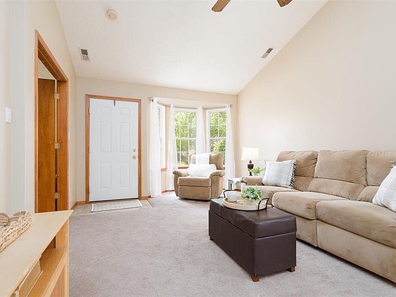 5th image of 2537 Lake Point