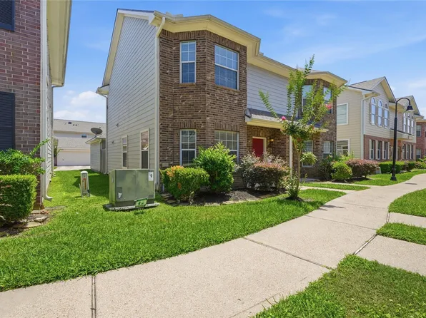 2031 Kemah Village Dr, Kemah, TX 77565