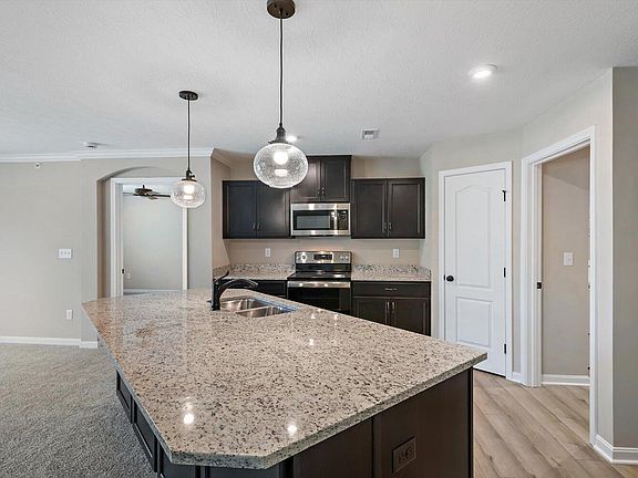 3rd image of 2568 Crosshill Dr #8-201