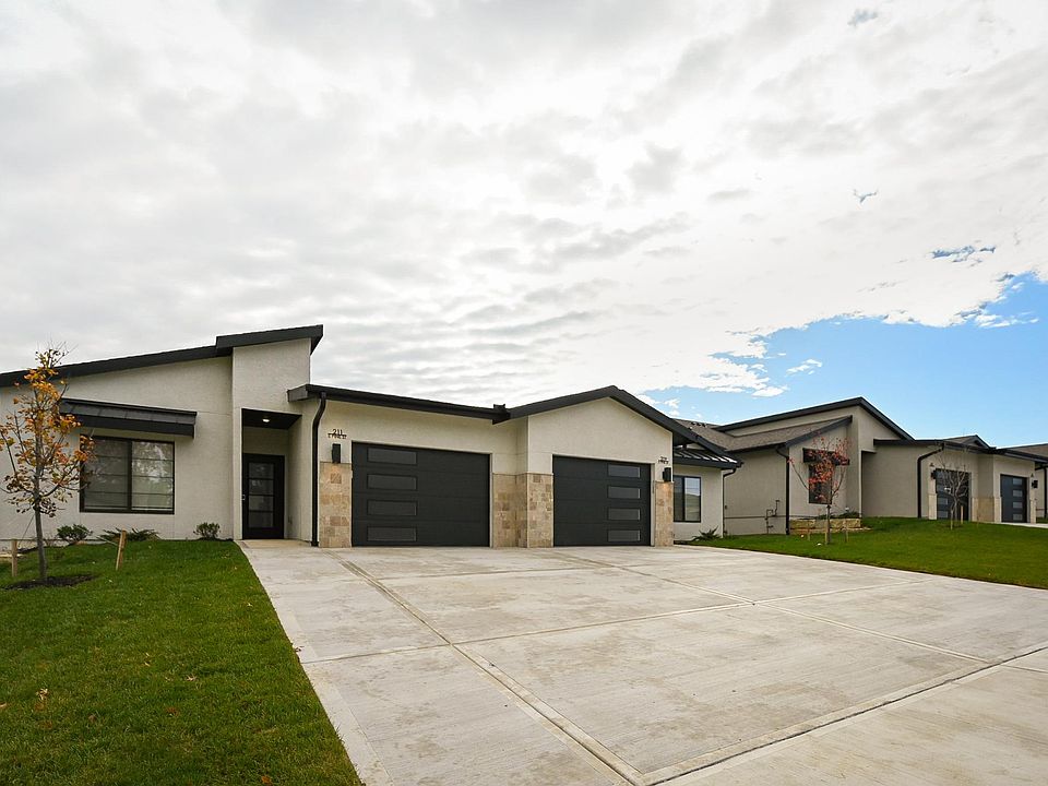 209 E Pine St, Raymore, MO 64083 Zillow