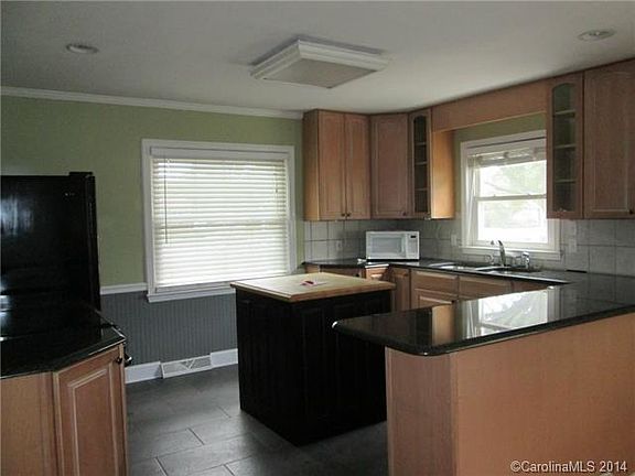 5th image of 165 Briarwood Dr