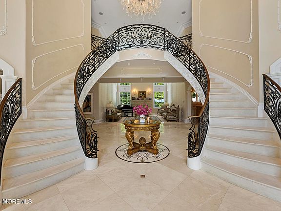 3rd image of 12 Raintree Court