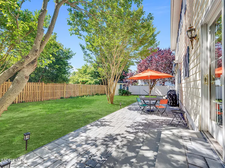 402 Morgan Pkwy — Photo 34