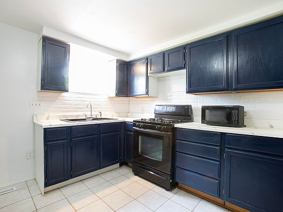 2nd image of 2636 Henry St