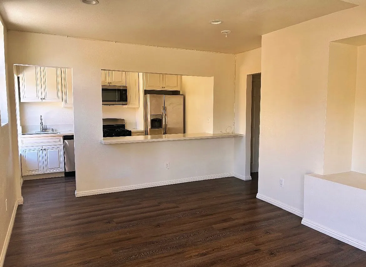 2 bed, 1200 sqft, $2,700 — Photo 2