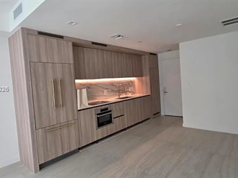 77 SE 5th St #2108 — Photo 3