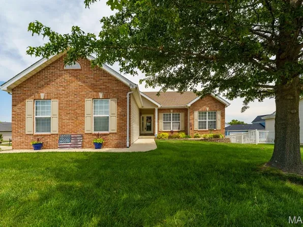 808 Blazing Star Dr, Waterloo, IL 62298