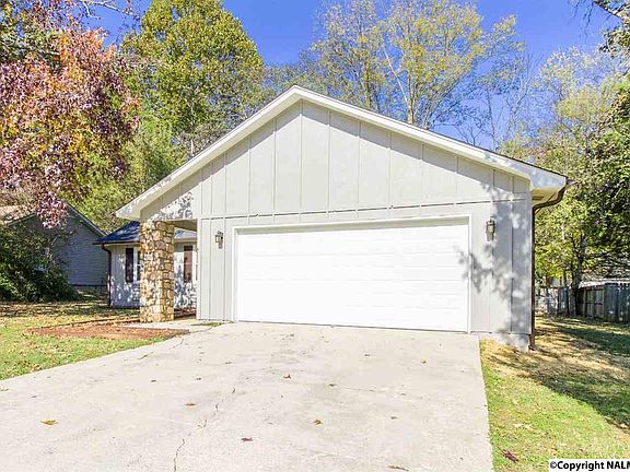 3rd image of 1009 Vicksburg Ln SE