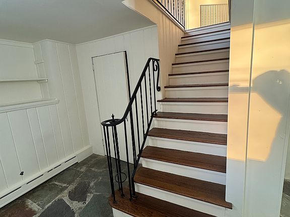 Entry, and walk in closet