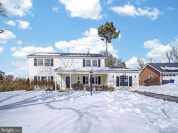 4th image of 2706 Bartlett Ln