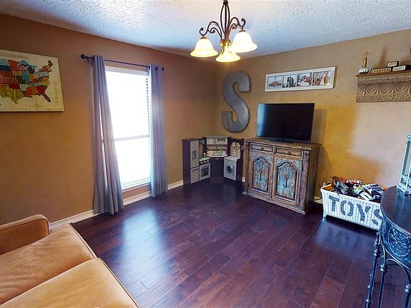 3rd image of 1335 W Taos St