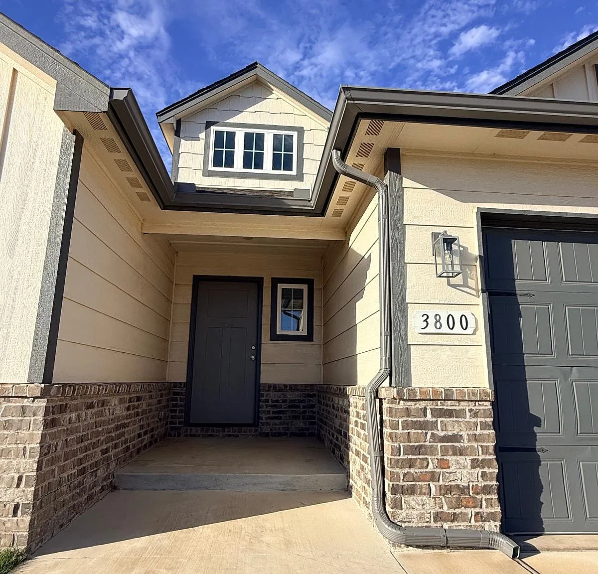 4 bed, 2097 sqft, $2,550 — Photo 4