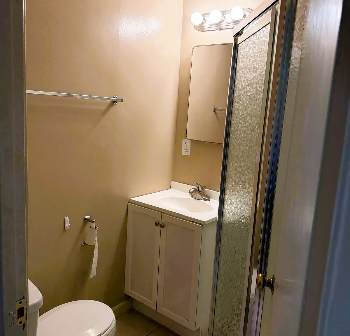 3 bed, 1050 sqft, $1,650 — Photo 4