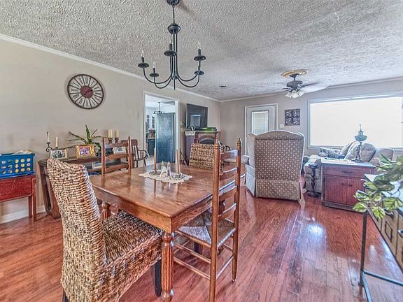 3rd image of 116 Hillcrest Dr