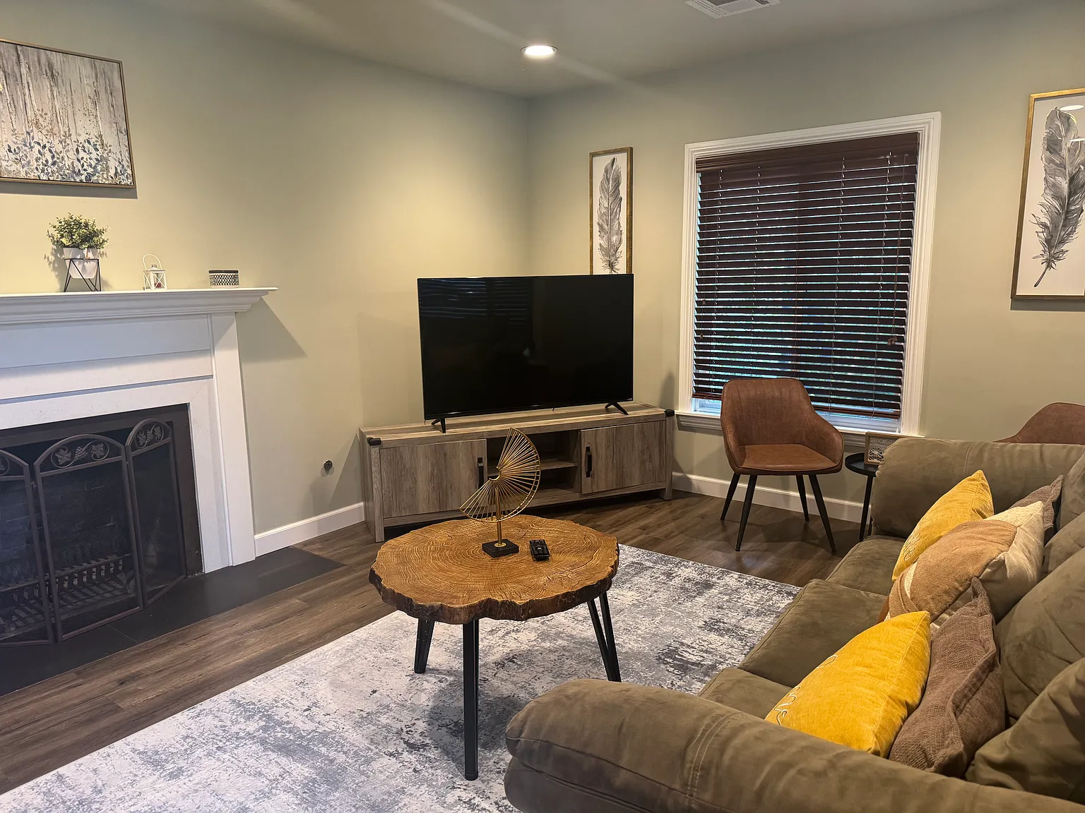 3 bed, 1836 sqft, $4,800 — Photo 2
