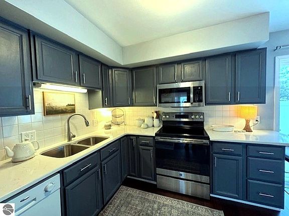 3rd image of 1700 Piper Pl APT E