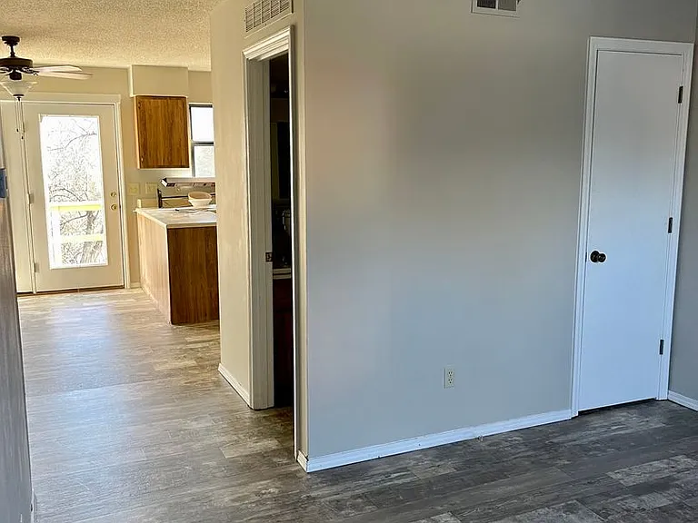618 Trojan Dr — Photo 4