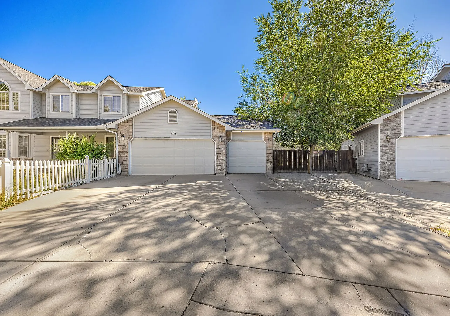 Irish Walk Subdivision - Gorgeous 4 Bedroom — Photo 4