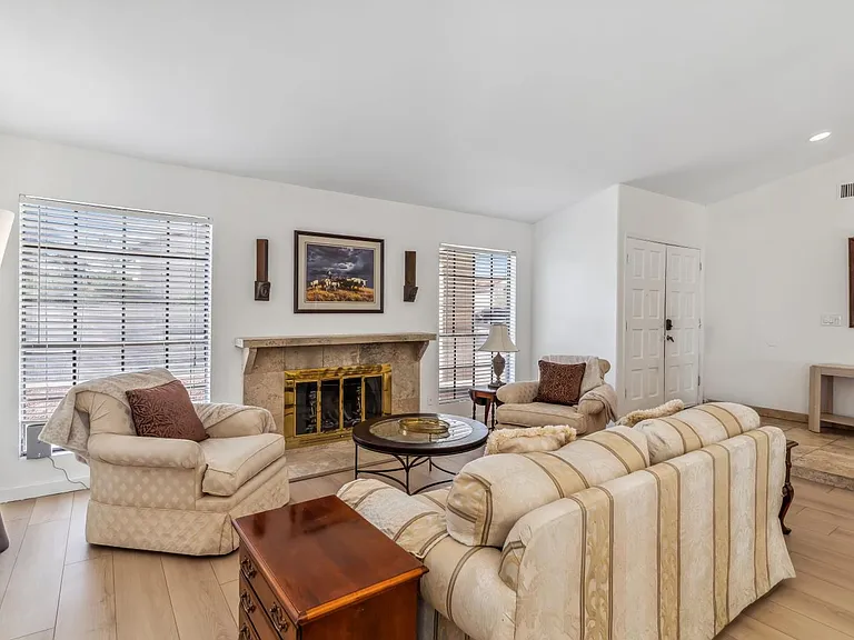 1739 N Palm Dr — Photo 9