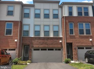 42417 Dogwood Glen Sq, Sterling, VA 20166