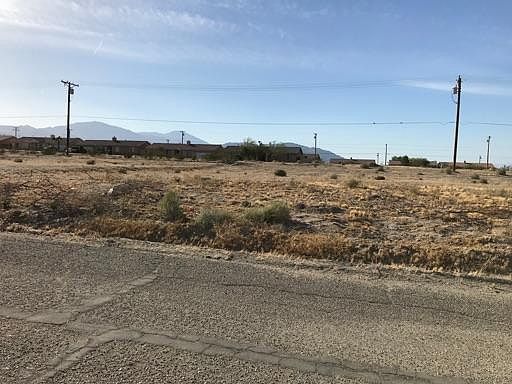 3rd image of 1488 Thunderbird Ave