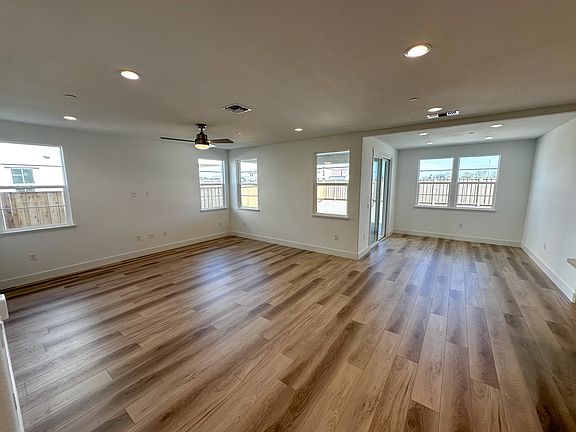 Homesite 645 Main Living