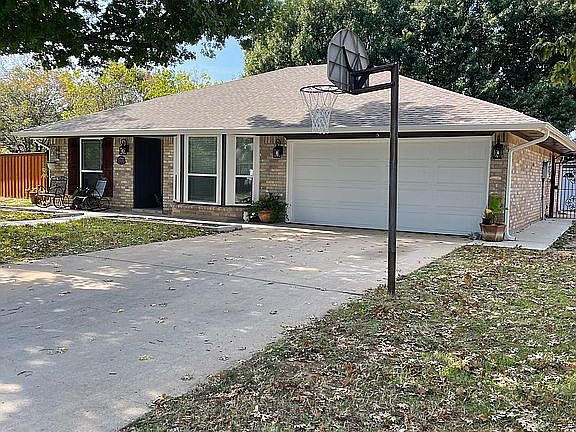 3rd image of 2517 Cranberry Ln