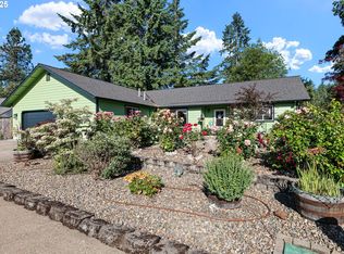 1255 Edgewater Ln, Cottage Grove, OR 97424