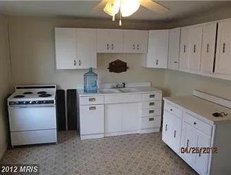 3 bed, 2100 sqft, $2,600 — Photo 4