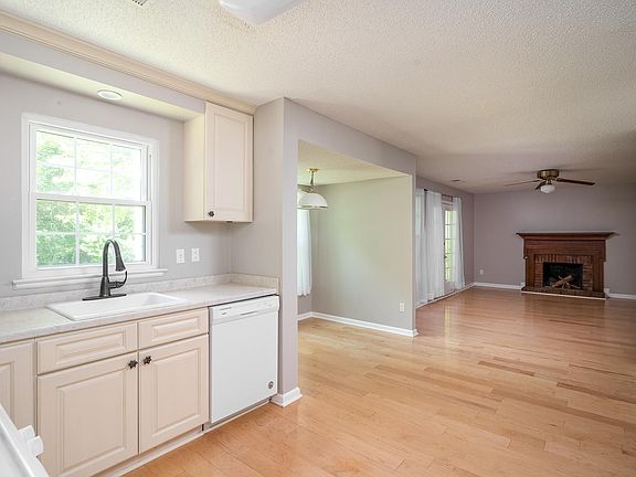 5th image of 1025 Land Grant Rd