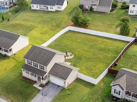 3rd image of 256 Melville Dr