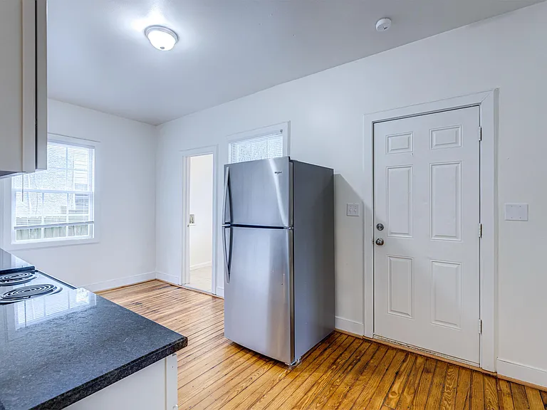 2922 Noble Ave #A — Photo 9