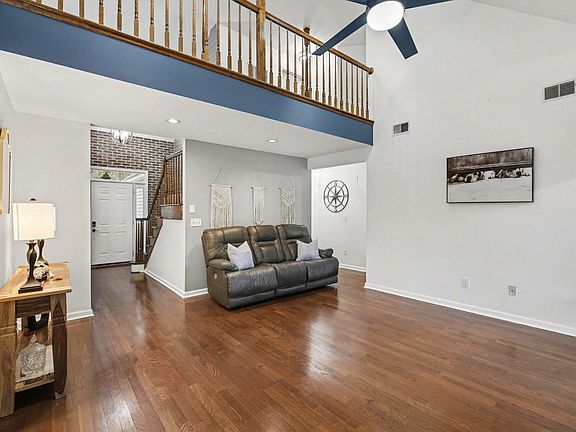 5th image of 204 Wickford Ct