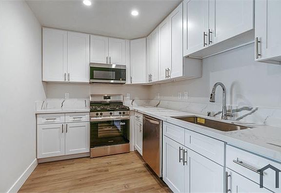 4th image of 2232 W 24th St APT 209