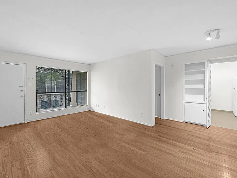 800 Post Oak Blvd #31 — Photo 2