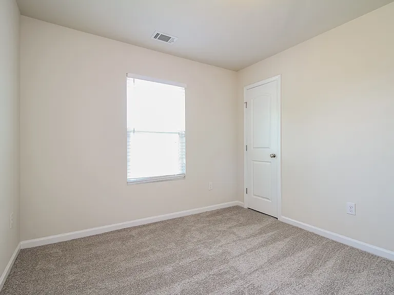 228 Wadsworth Rd — Photo 13