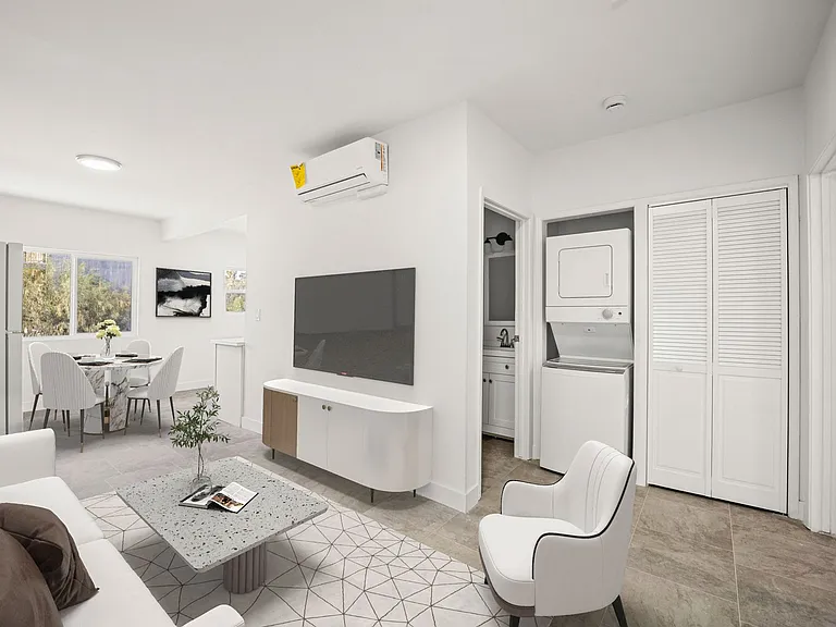1630 W Temple St — Photo 1