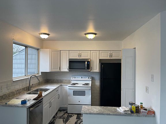 4th image of 355 Sturbridge Village Dr