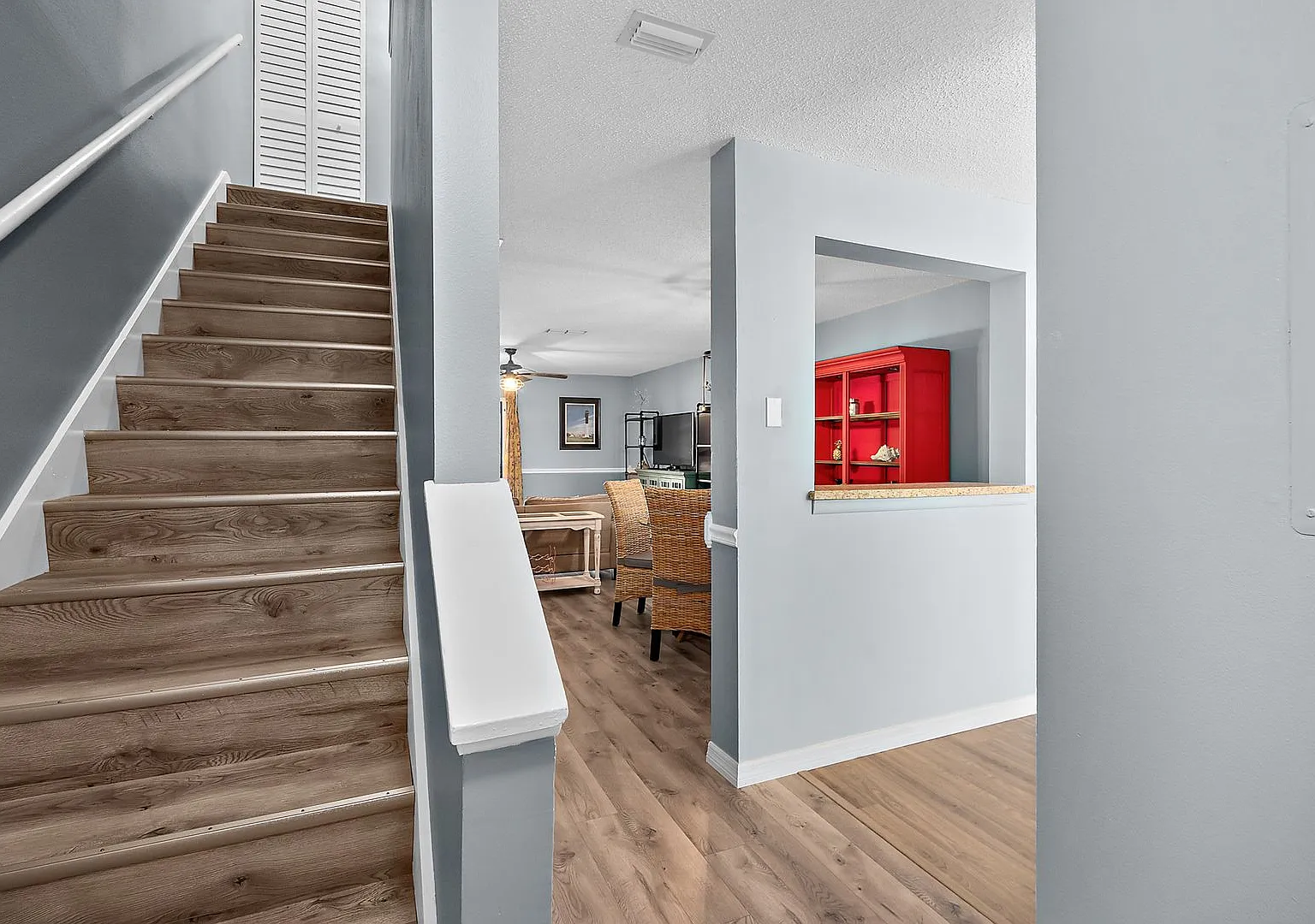 Beautifully Renovated 2Bed Townhome — Photo 4