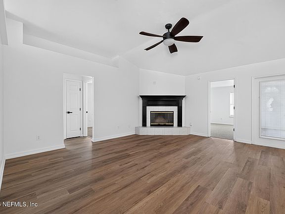 5th image of 558 CHARLES PINCKNEY Street