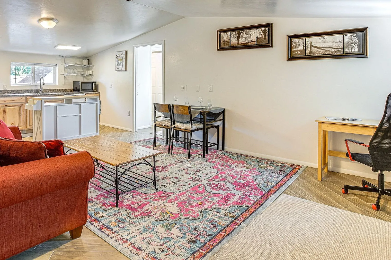1 bed, 1.0 bath, 990 sqft, $2,661 — Photo 3