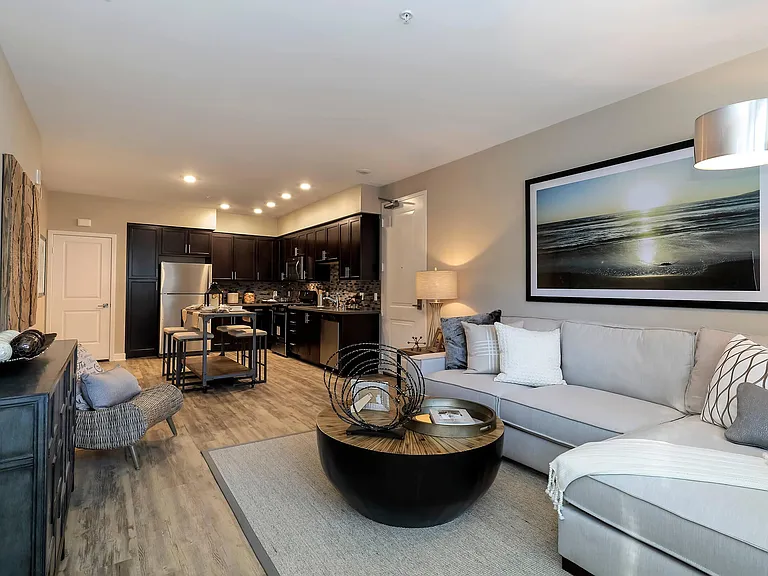 Esencia Sur Apartment Homes — Photo 18