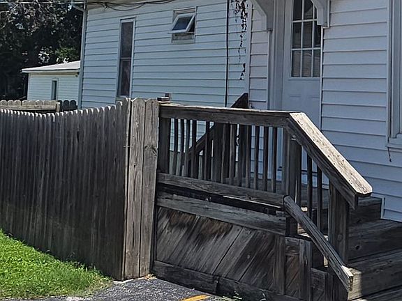 3rd image of 525 W Scott St APT 3