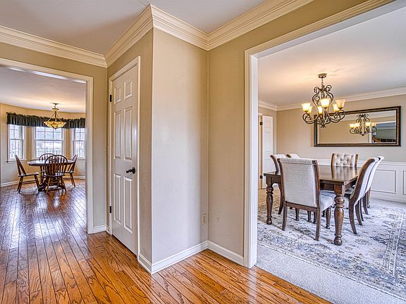 5th image of 3333 Forestdale Dr